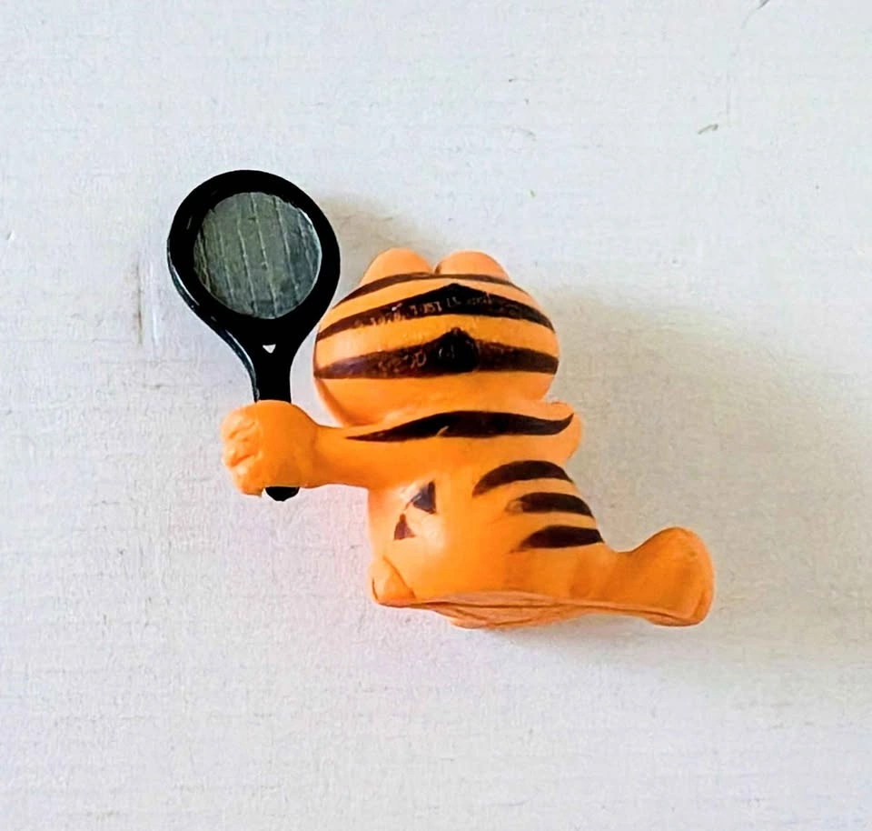 Vintage 1981 United Feature Syndicate Garfield Tennis PVC Figuri - photo 2