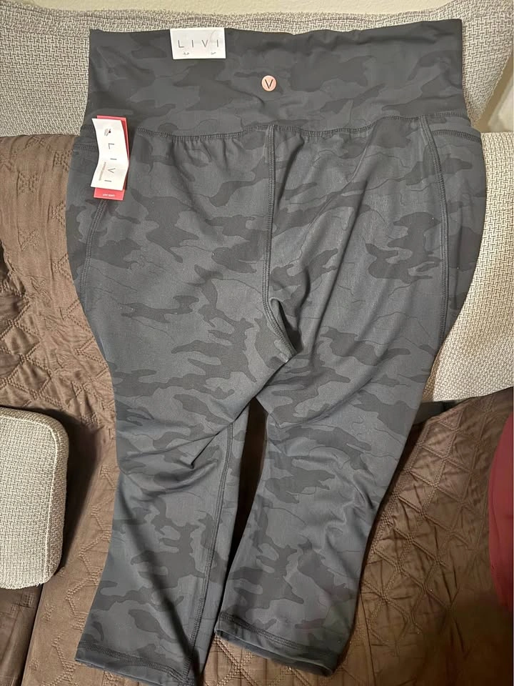 Lane Bryant capri legging