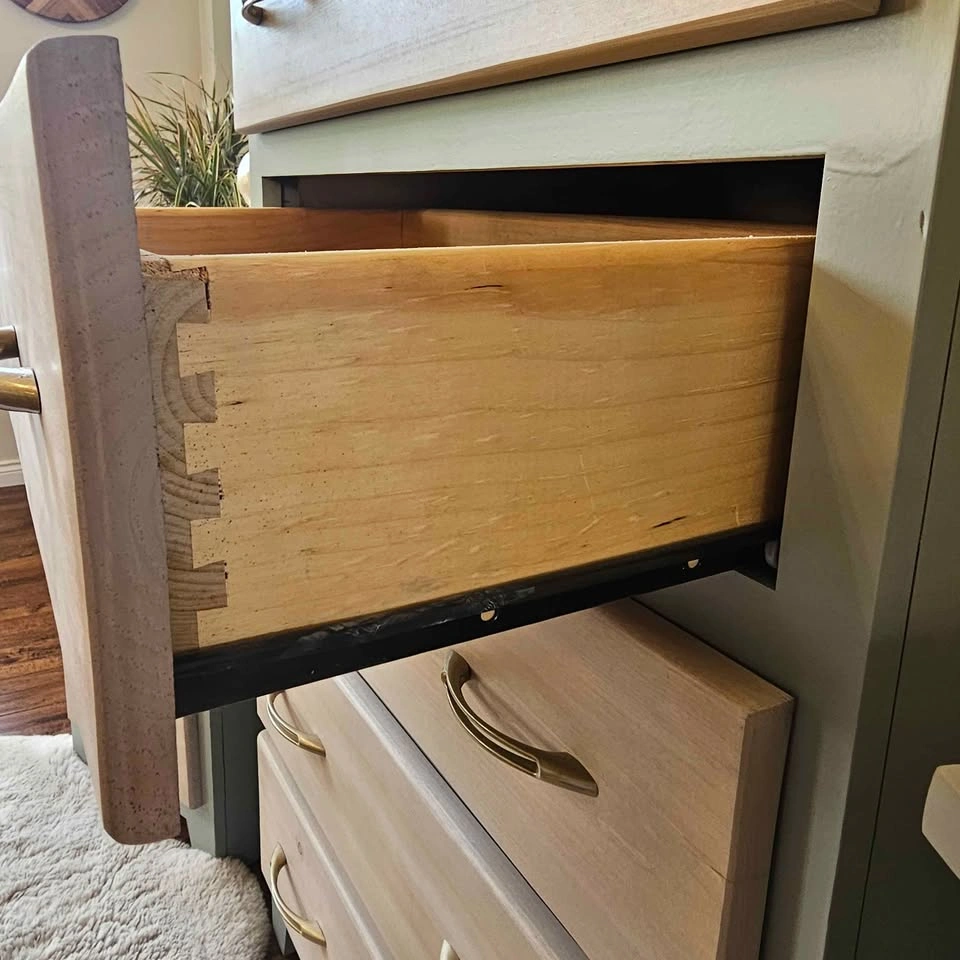 Refinished Solid Wood Dresser and Nightstands Set - photo 3