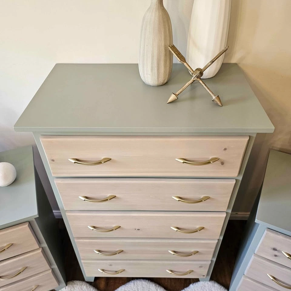 Refinished Solid Wood Dresser and Nightstands Set - photo 4