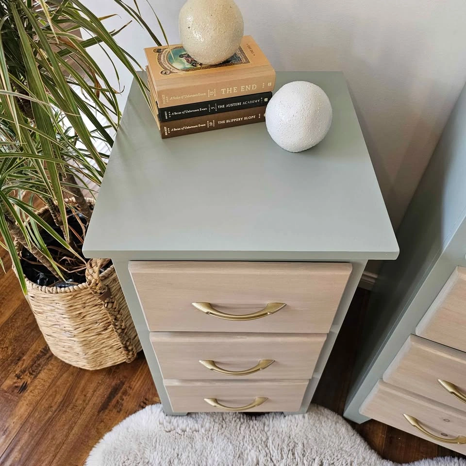 Refinished Solid Wood Dresser and Nightstands Set - photo 5