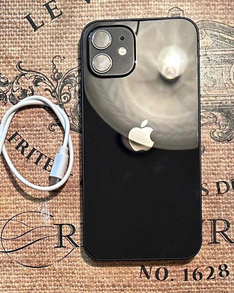 (95%) iPhone 12 128GB - Great Condition + Accessories