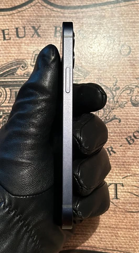 (95%) iPhone 12 128GB - Great Condition + Accessories - photo 4