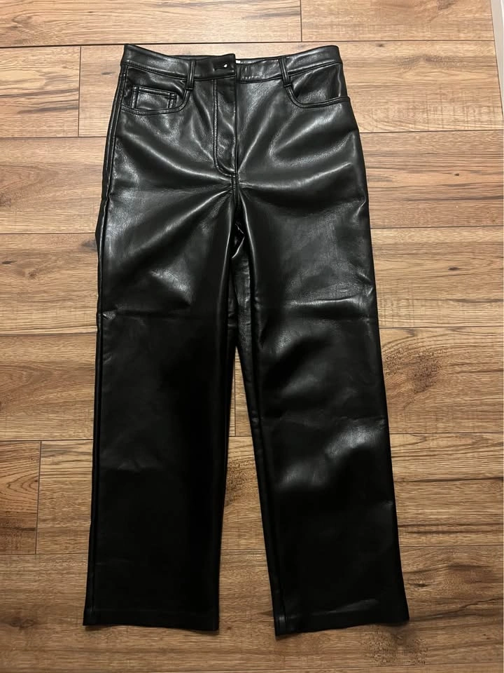 Aritzia Wilfred Vegan Leather Cropped Pants – Women’s Size 4