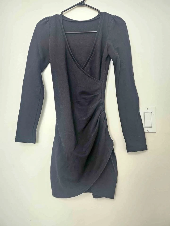 Black Long Sleeve V-Neck Ruched Mini Dress