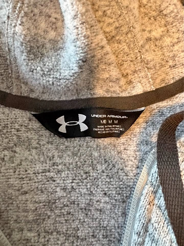 Women’s Under Armour zip up Hoodie