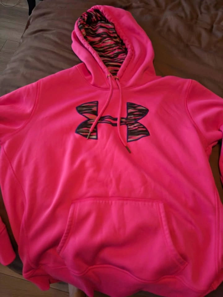 Womens Under Armour hoodie Medium