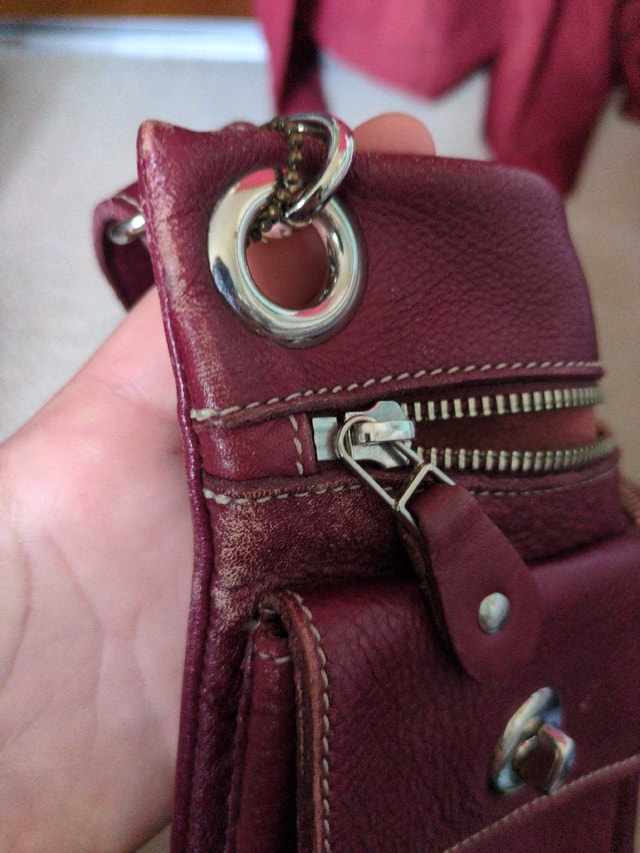 Vintage Roots Canada Red Leather Villager Crossbody Bag - photo 4
