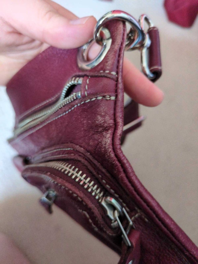 Vintage Roots Canada Red Leather Villager Crossbody Bag - photo 5