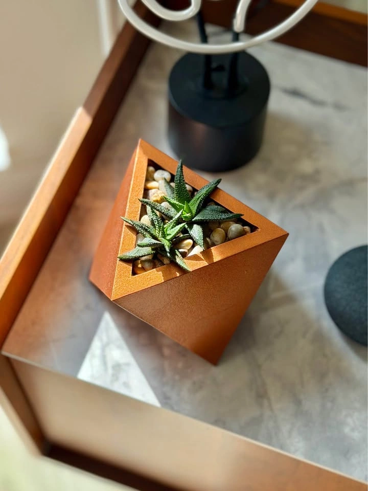 Geometric Copper Planter with succulent - photo 3