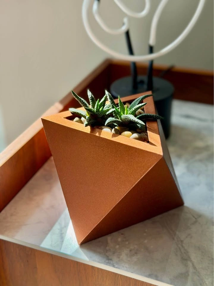 Geometric Copper Planter with succulent - photo 4