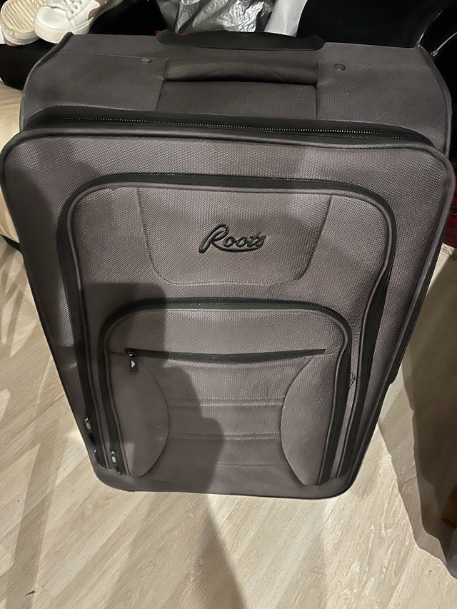 Roots Rolling Luggage 30”