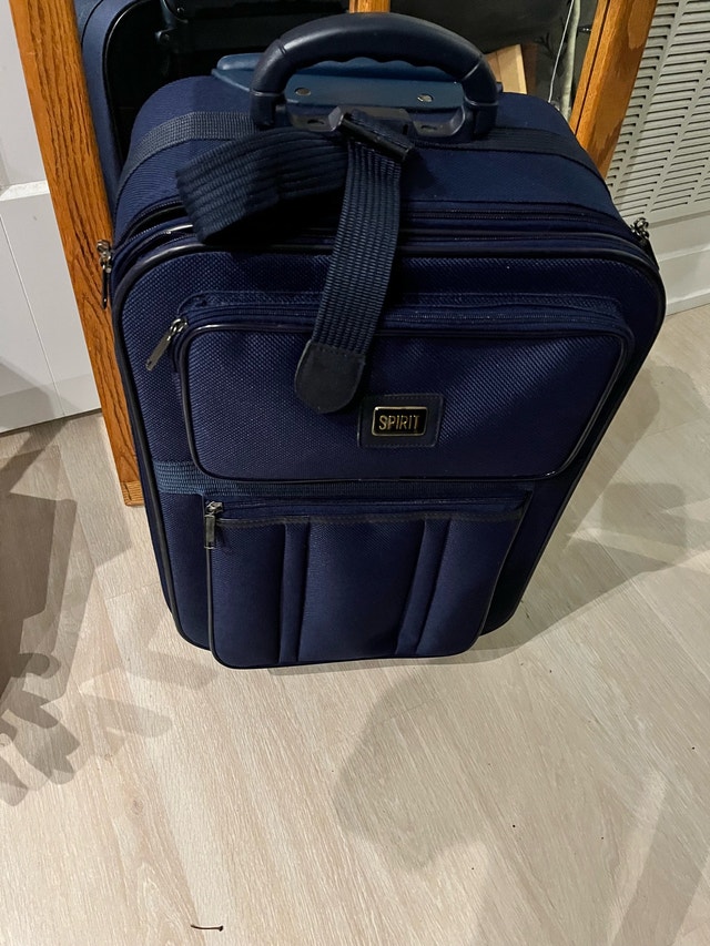 Spirit Rolling Suitcase