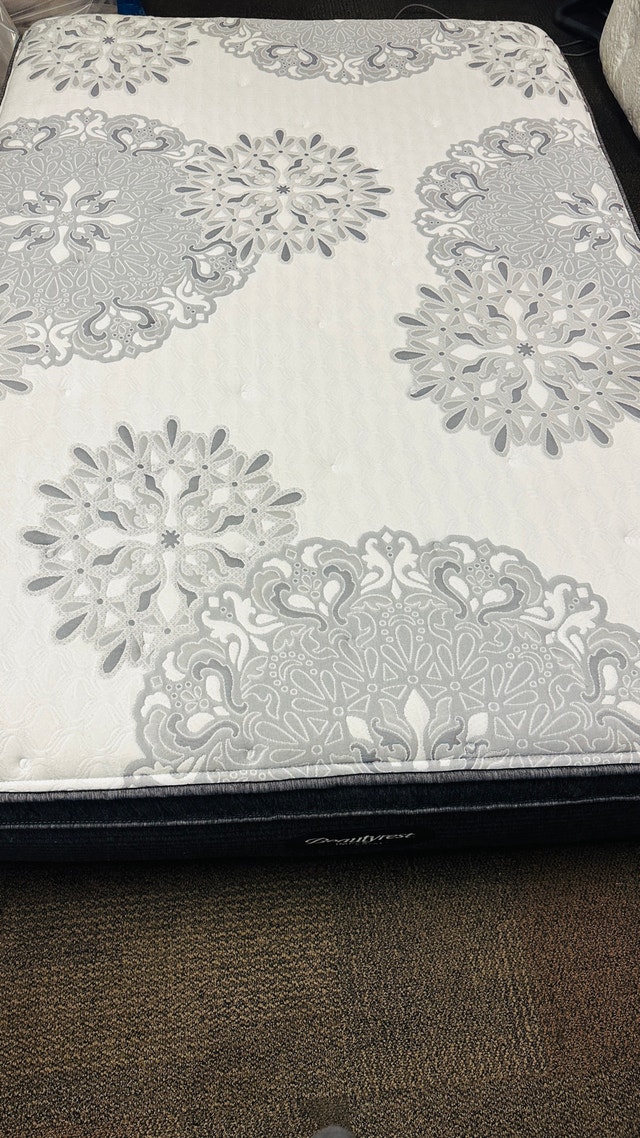 BeautyRest Imperial 13” Pillow Top Double Mattress - photo 2