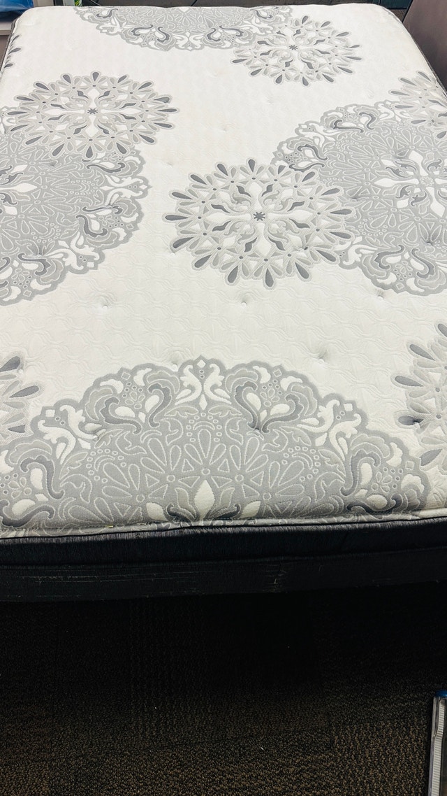 BeautyRest Imperial 13” Pillow Top Double Mattress - photo 5