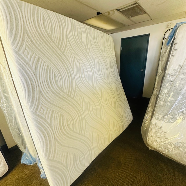 Sealy Posturepedic Optimum Chill 10” King Foam Mattress
