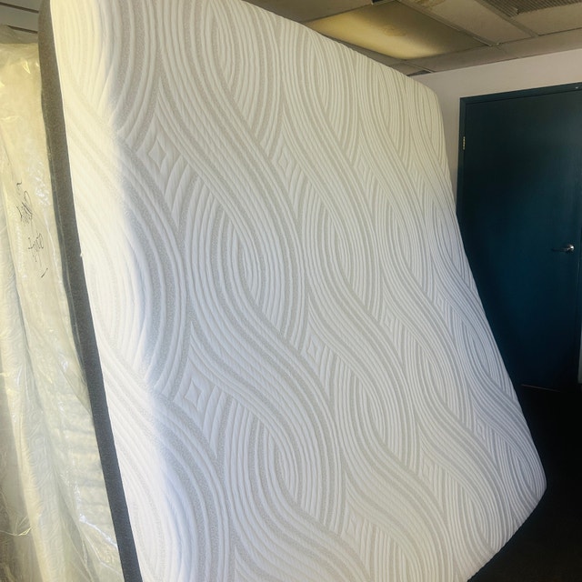 Sealy Posturepedic Optimum Chill 10” King Foam Mattress - photo 2