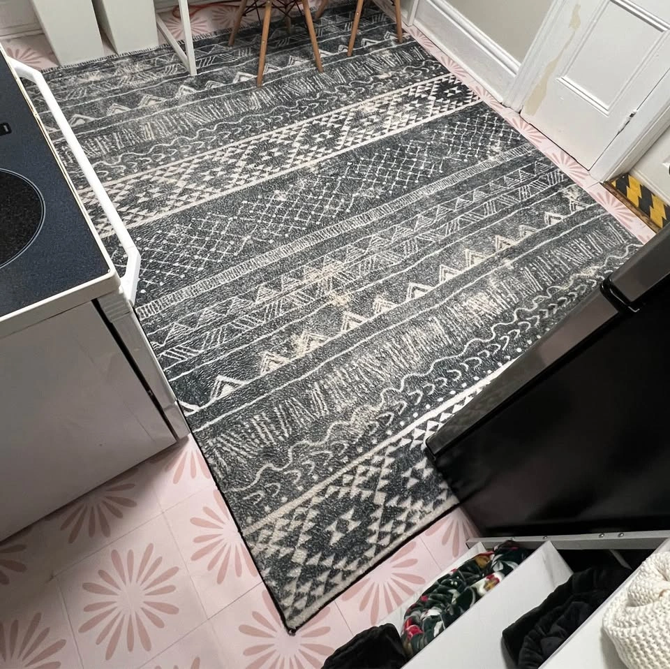Blue and White Rug - Read description! - photo 2