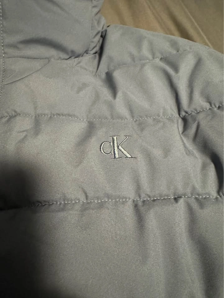 Men’s Calvin Klein packable hooded puffer jacket - photo 2