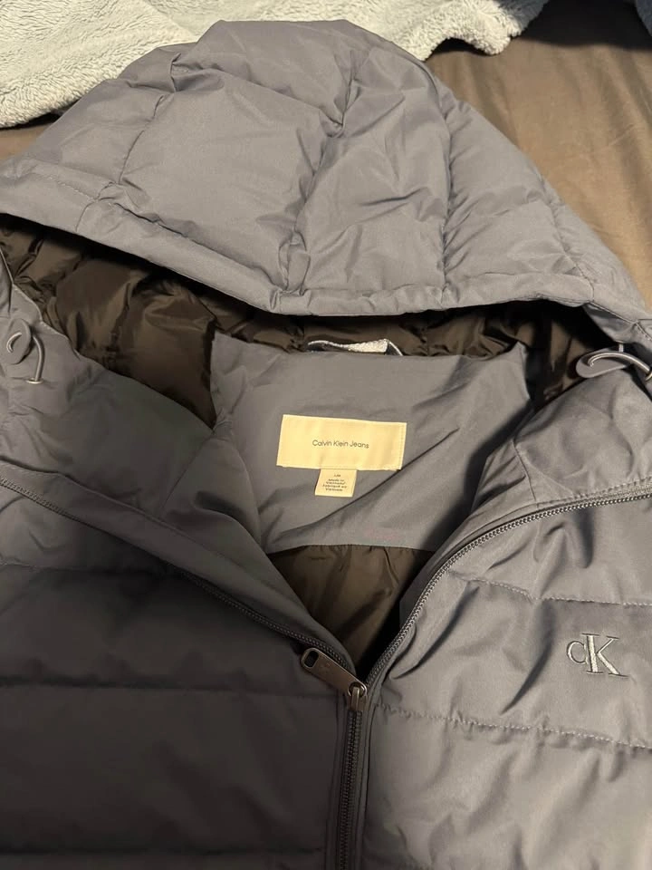 Men’s Calvin Klein packable hooded puffer jacket - photo 3