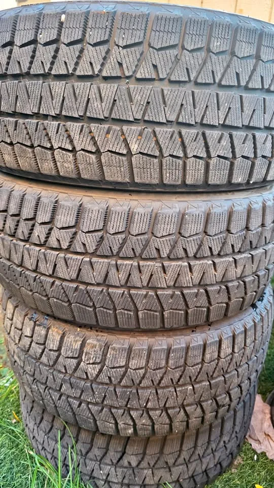 225/45/17 Bridgestone winter tires thumbnail