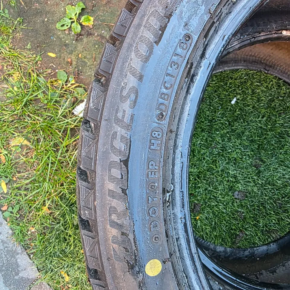 225/45/17 Bridgestone winter tires image indicator(7)