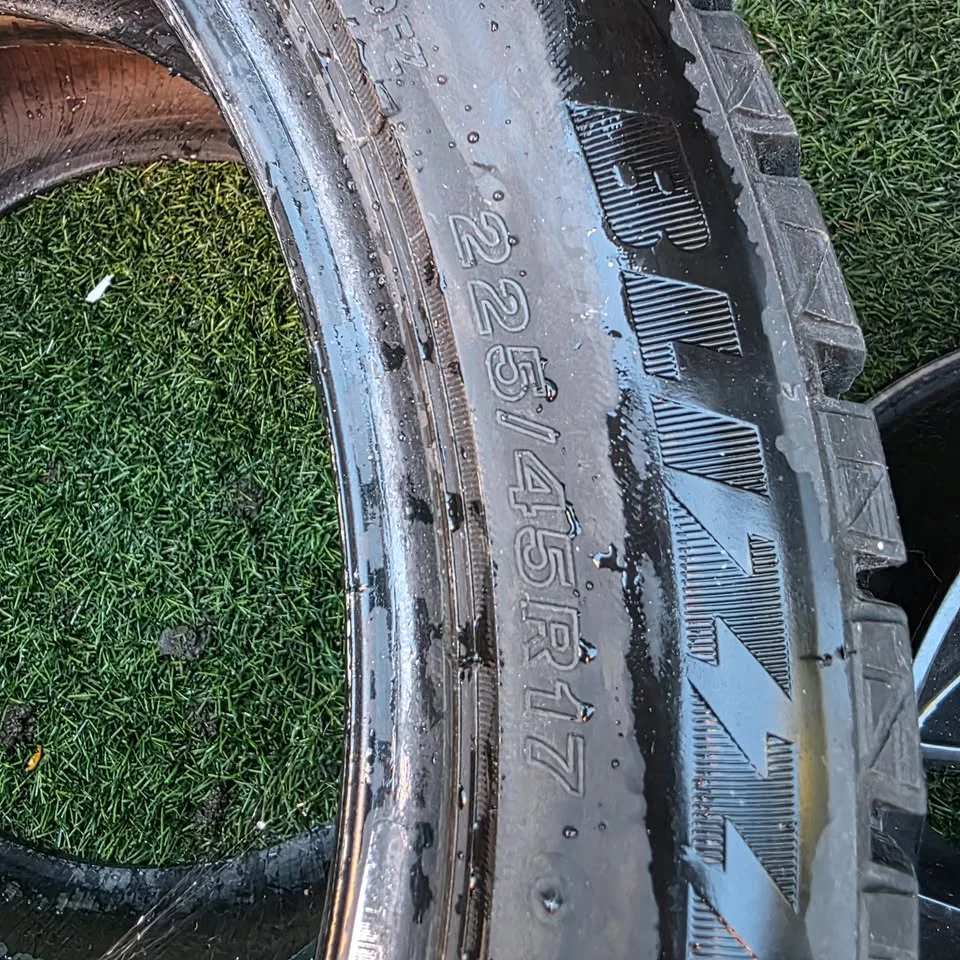 225/45/17 Bridgestone winter tires image indicator(8)