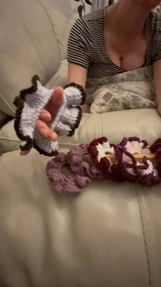 Handmade Crochet Hair Scrunchies - photo 2