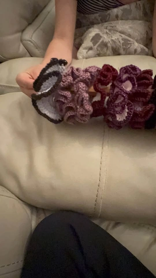Handmade Crochet Hair Scrunchies - photo 3