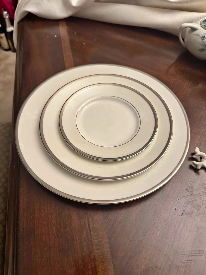 Wedgwood made in UK/ 3-Piece China Place Setting