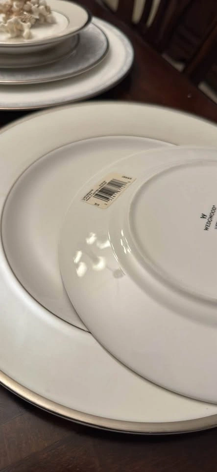Wedgwood made in UK/ 3-Piece China Place Setting - photo 3
