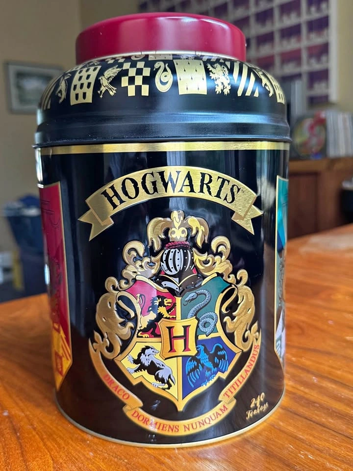 Harry Potter Hogwarts Tea Tin - NEW