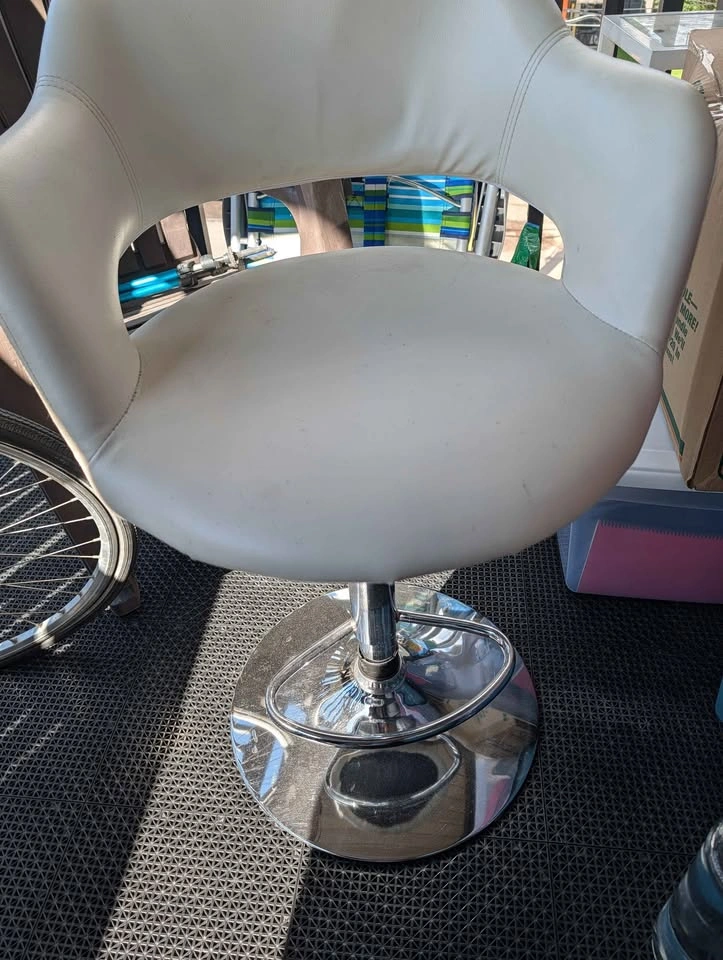 2 White leather/metal adjustable height barstools - photo 2