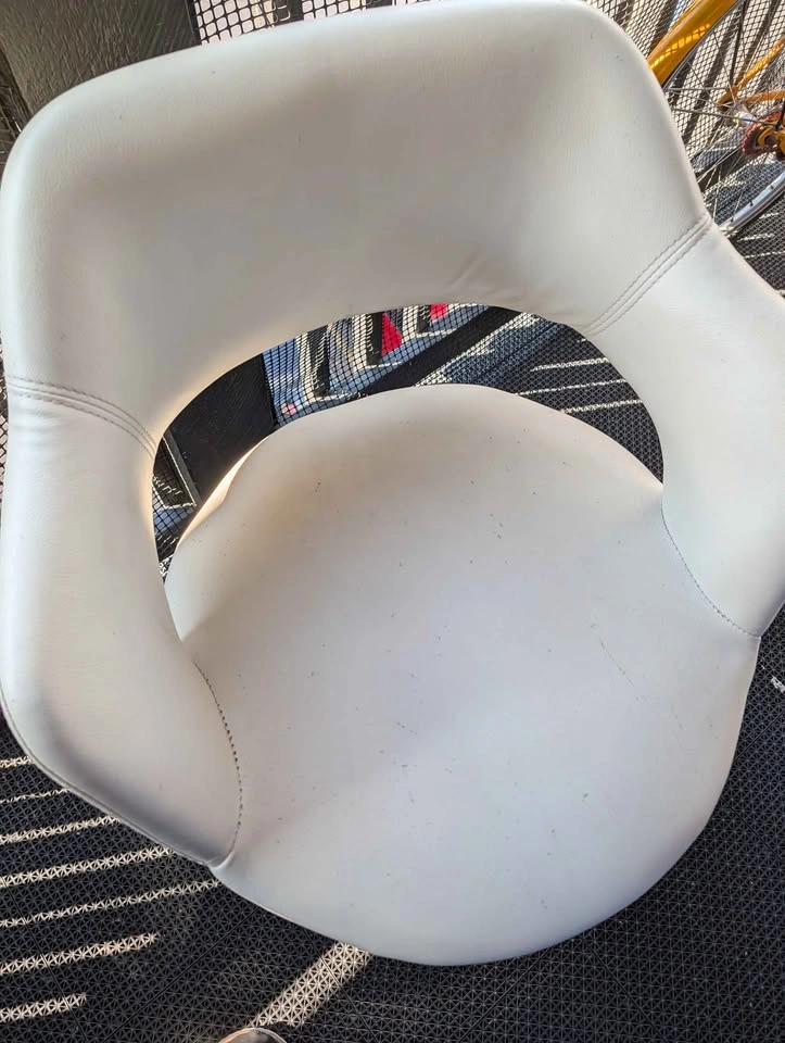 2 White leather/metal adjustable height barstools - photo 4