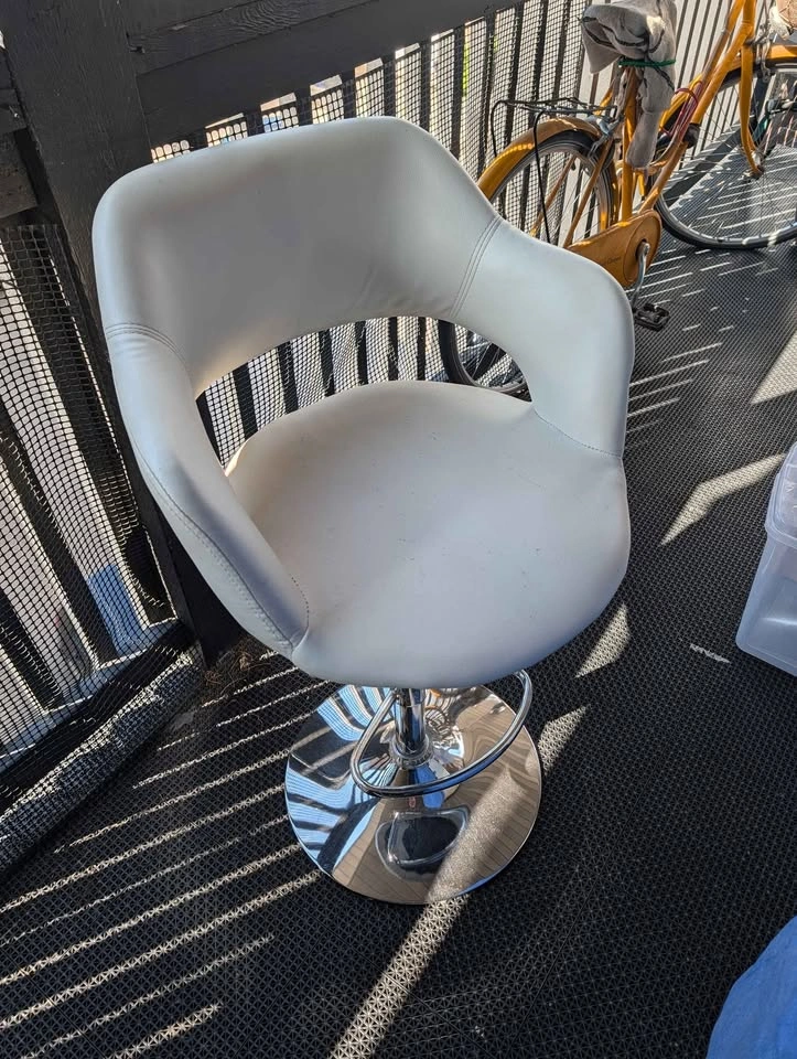 2 White leather/metal adjustable height barstools - photo 5
