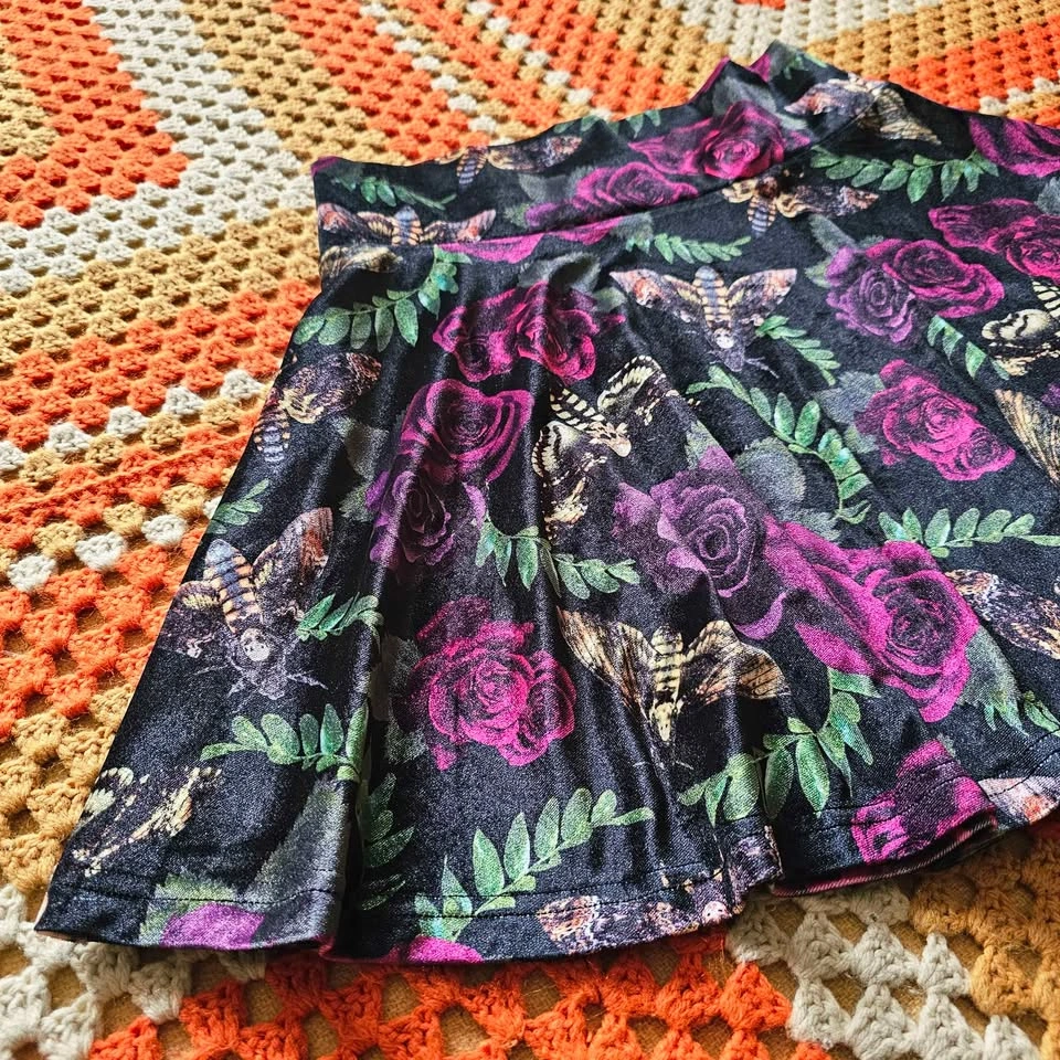 Killstar Deathshead Moth Rose Goth Velvet Skater Skirt - M - photo 3