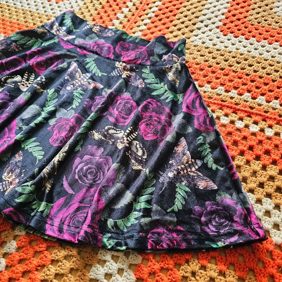Killstar Deathshead Moth Rose Goth Velvet Skater Skirt - M - photo 4