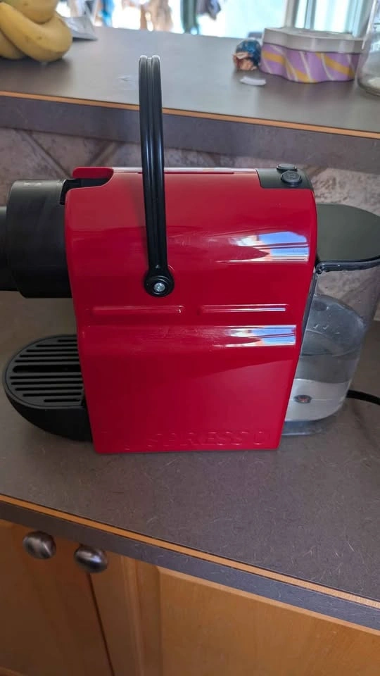 Nespresso Coffee Maker w Pods