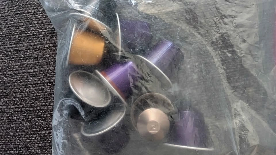 Nespresso Coffee Maker w Pods - photo 5