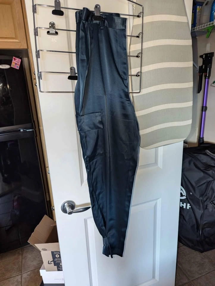 Baton/Aritzia REFINED SATIN CARGO PANT. Size 8