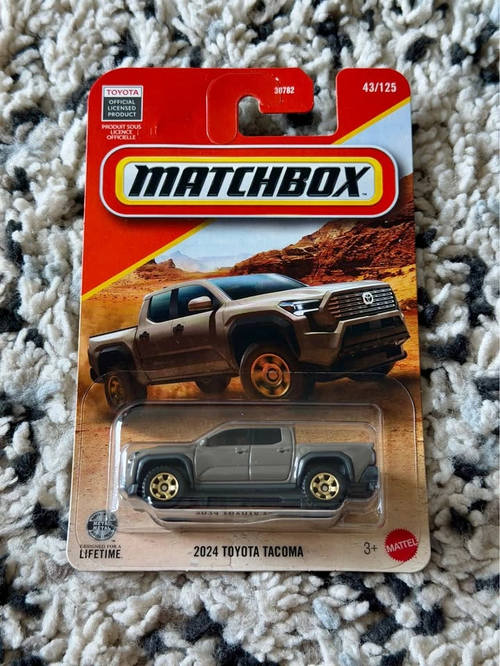 Matchbox Toyota Pickup Truck Set (Toyota Tacoma & Toyota Hilux) - photo 2