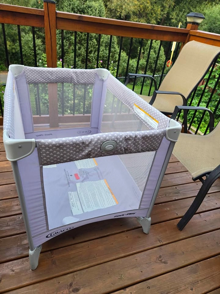 Graco Pack 'n Play portable playard - photo 2