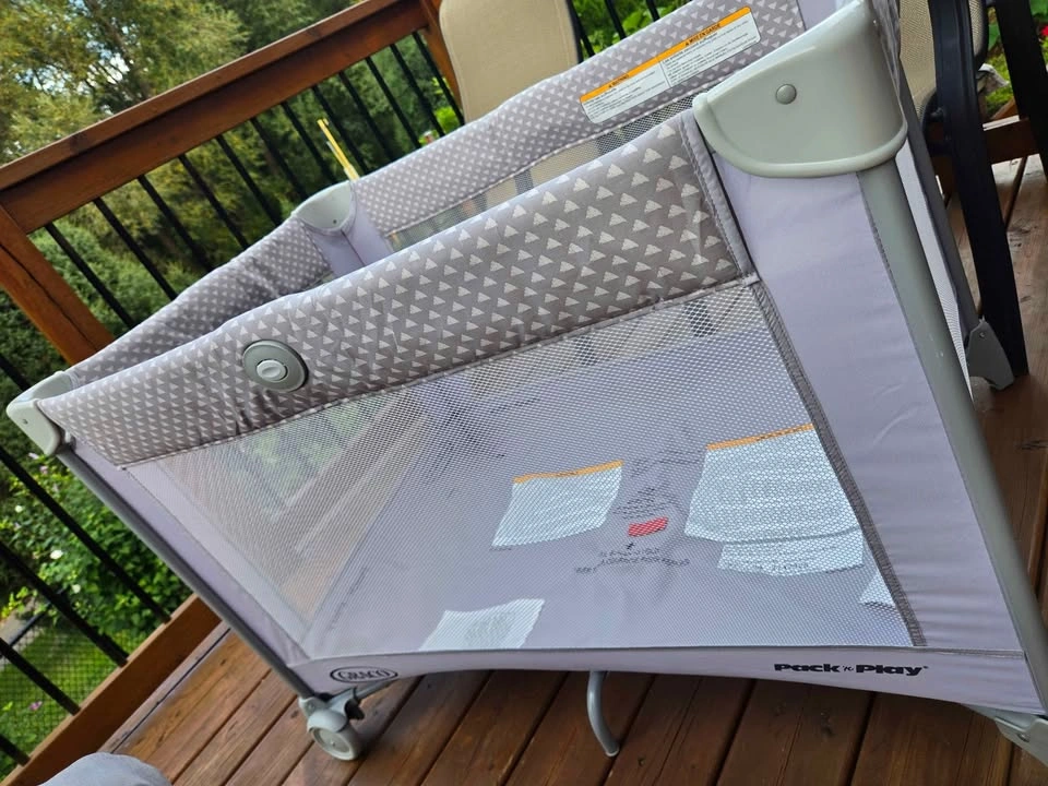 Graco Pack 'n Play portable playard - photo 3