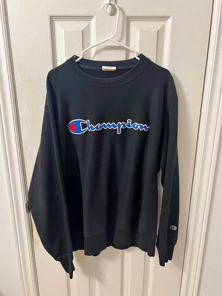 Champion Crew Neck Sweater Size Large thumbnail