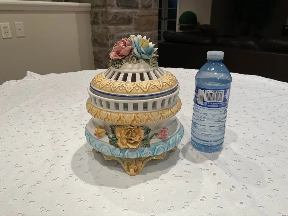 Bassano Footed Vintage Italian Lidded Bowl - photo 3