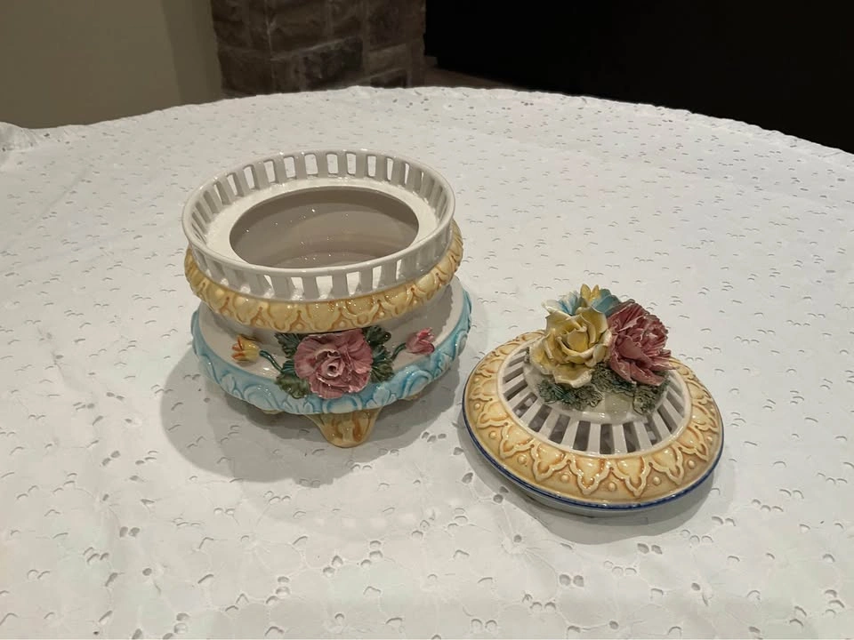 Bassano Footed Vintage Italian Lidded Bowl - photo 4