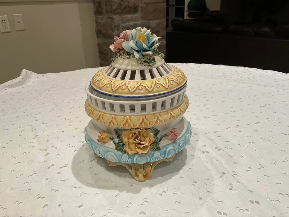 Bassano Footed Vintage Italian Lidded Bowl - photo 5