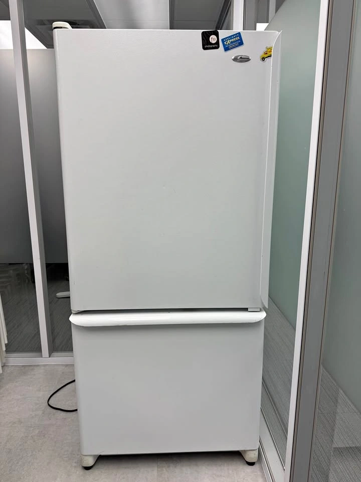 Amana 30" Refrigerator - Bottom Freezer White