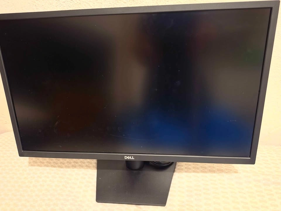 DELL MONITOR 24 INCH GREAT CONDITION. - photo 2