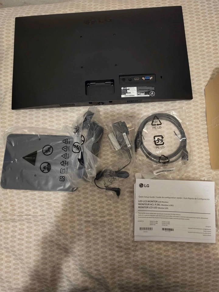 LG MONITOR EXCELLENT CONDITION 24 INCH - photo 2